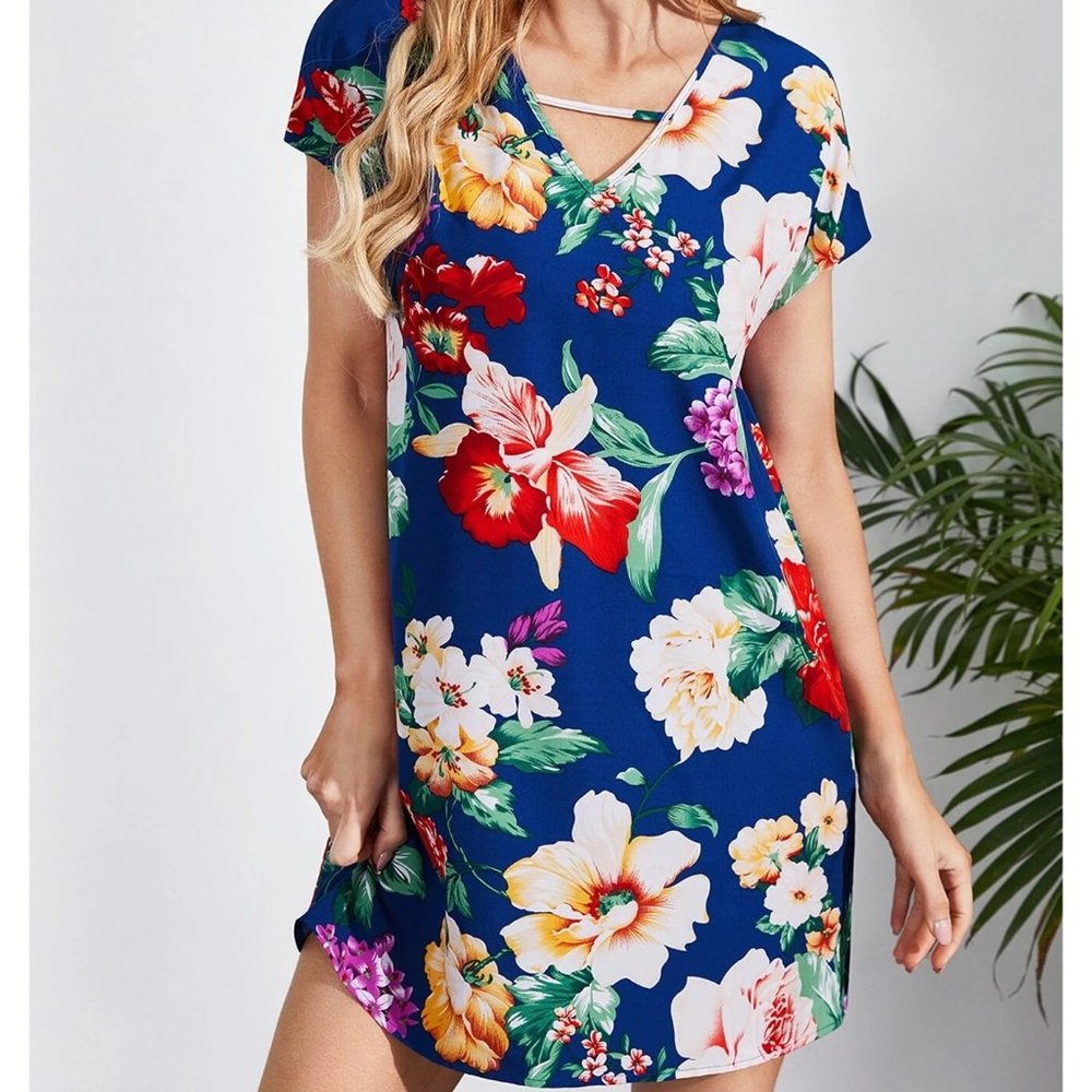 NEW! Size 6 Keyhole Neck Floral Tunic Dress
